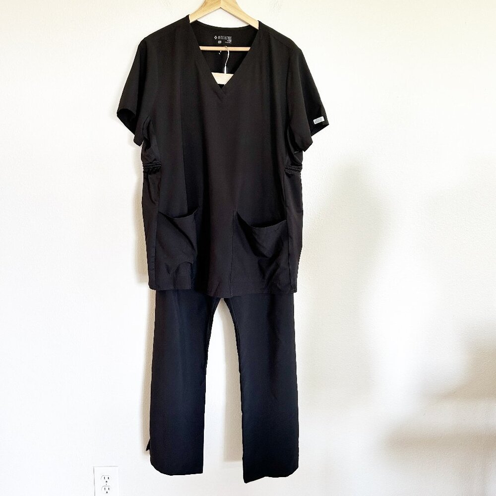 Med Couture Women's Black Scrub Ensemble